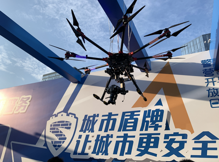 20201031-光之翼500架無(wú)人機(jī)點(diǎn)亮蘇州警營(yíng)開放日，城市盾牌 守護(hù)平安夜空 (4)_調(diào)整大小.png